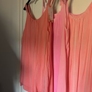Top met gevlochten bandjes
